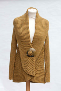 cowhorn sweater broche